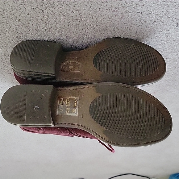 Burgundy boots - Picture 3 of 5